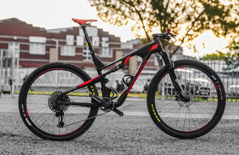 Bike Check: Momsen Vipa Ultra Devil’s Peak Custom photo