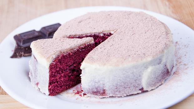 Watch: How To Cut The Perfect Slice Of Cake #worldbakingday photo