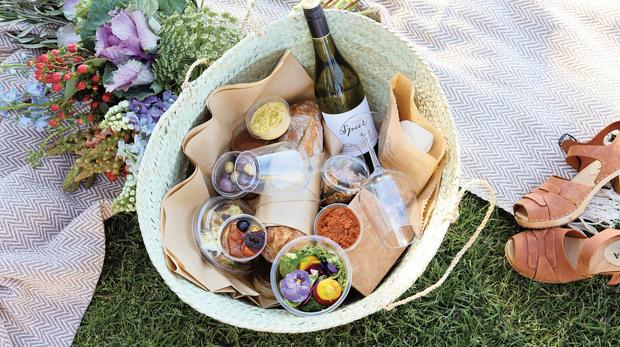 Tourism Month: 4 Of The Best Picnic Spots In Cape Town photo