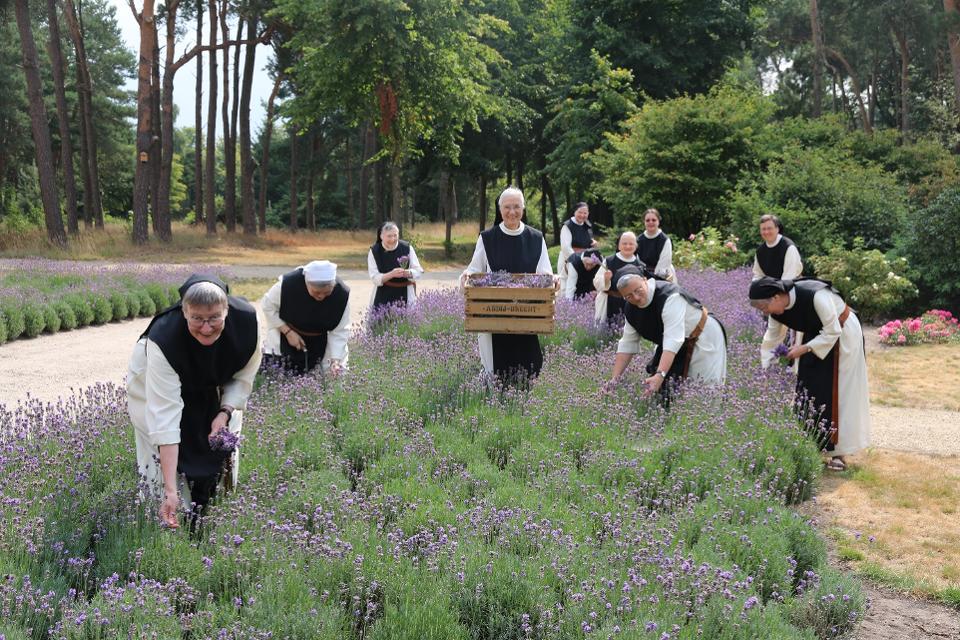 Belgian Nuns Are Selling The World’s First Trappist Beer Shampoo photo
