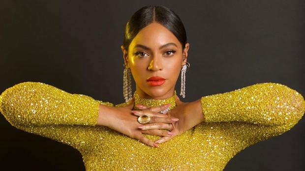 Look: Beyoncé Drops Holiday-themed Merchandise photo