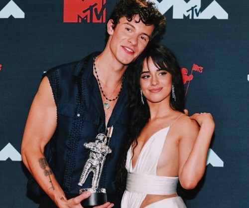 Shawn Mendes And Camila Cabello Kissing Courtside Pda photo