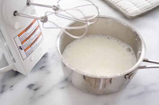 2 Easy Ways To Froth Milk At Home photo