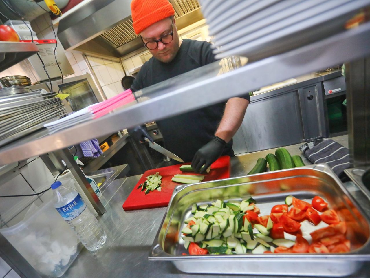 ‘cooking For Heroes’: Michelin-starred Restaurant Helps Medics Fight Coronavirus photo