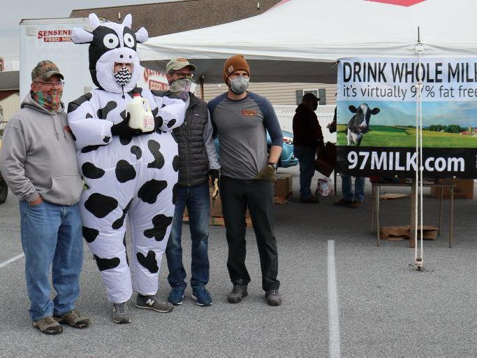 Sensenig’s Feed Mill Distributes 6,000 Gallons Of Milk photo