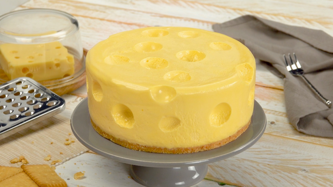How To Make A Cartoon-style Emmental Cheesecake photo