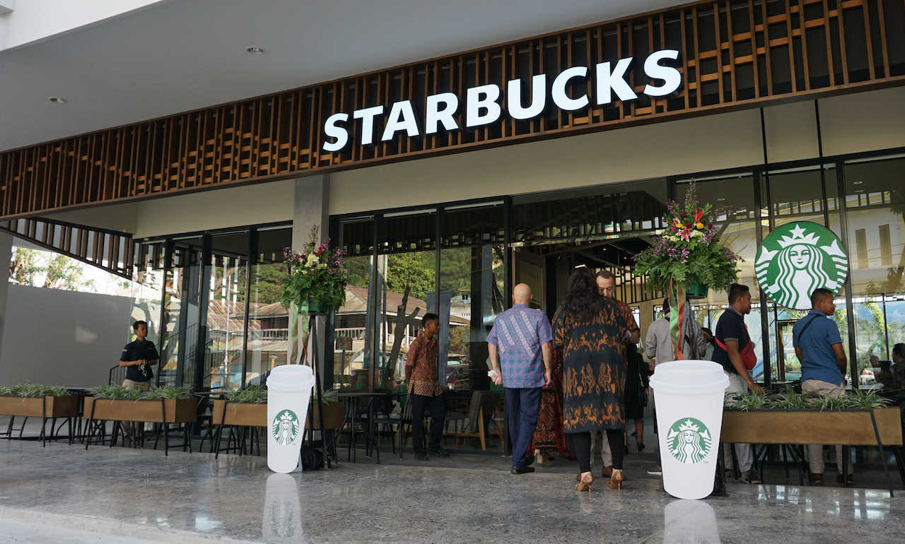 Ex-starbucks Employees Arrested For Alleged ‘peeping Tom’ photo