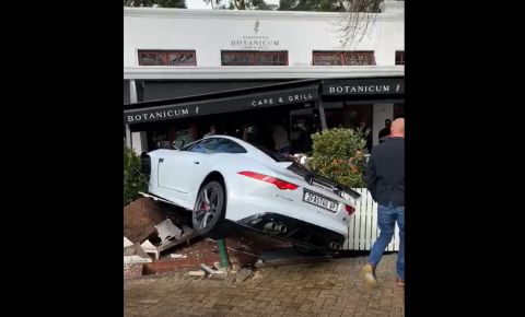[video] Sports Car Crashes Into Sidewalk Seating At Constantia CafÃ© photo