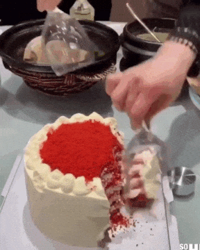 How To Cut A Cake With A Wine Glass photo
