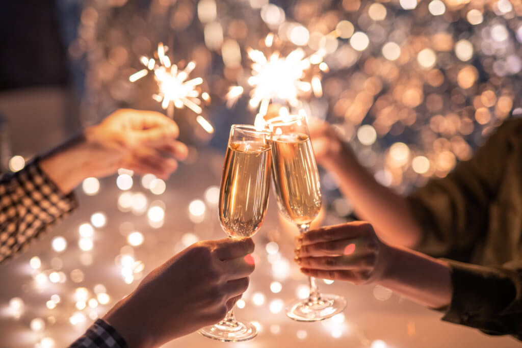 Here’s Where New Yorkers Can Order Drinks For New Year’s Eve This Year photo