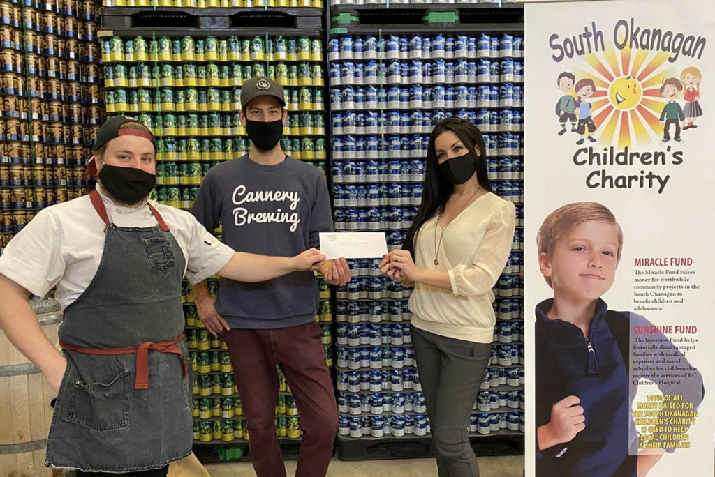 Children’s Charity Benefits From Cannery Brewing’s Photos With Santa photo