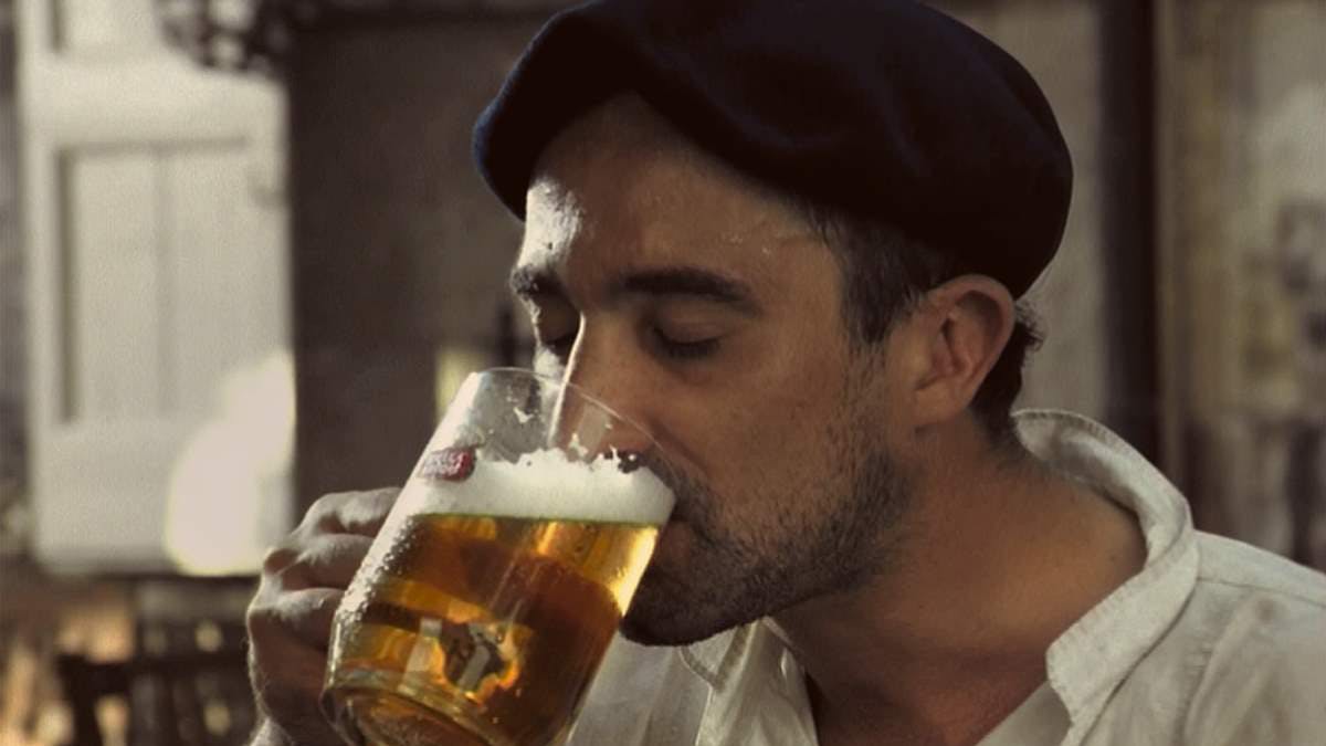 Stella Artois Brings Back ‘reassuringly Expensive’ To Celebrate Pubs Reopening photo