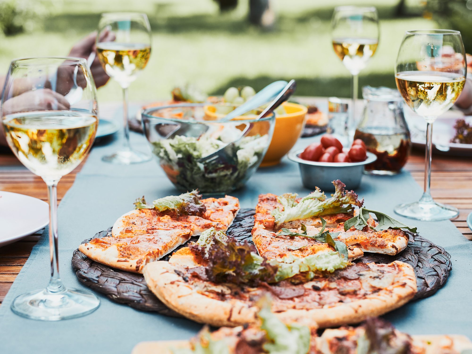 How To Select The Best White Wine For Your Dinner Party? photo
