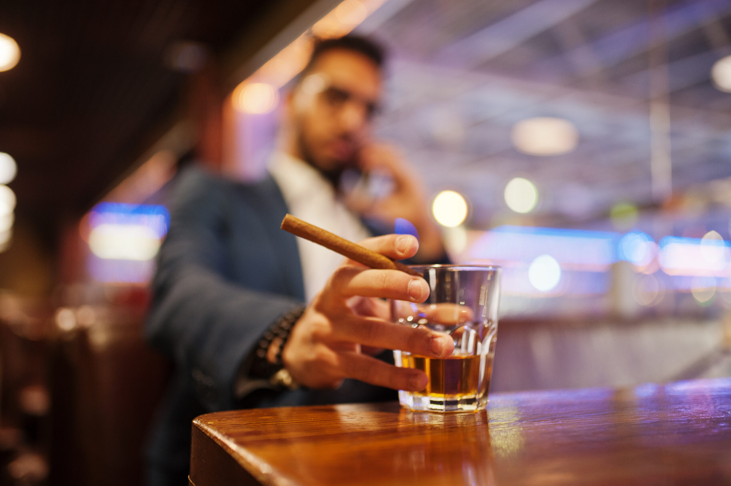 Cigars and Alcohol: Choosing the Perfect Combination photo