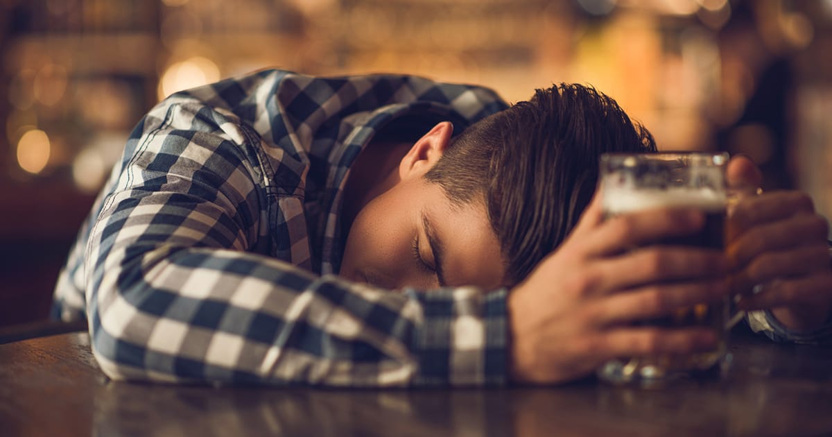 How To Avoid Binge Drinking In Your Late 30s photo