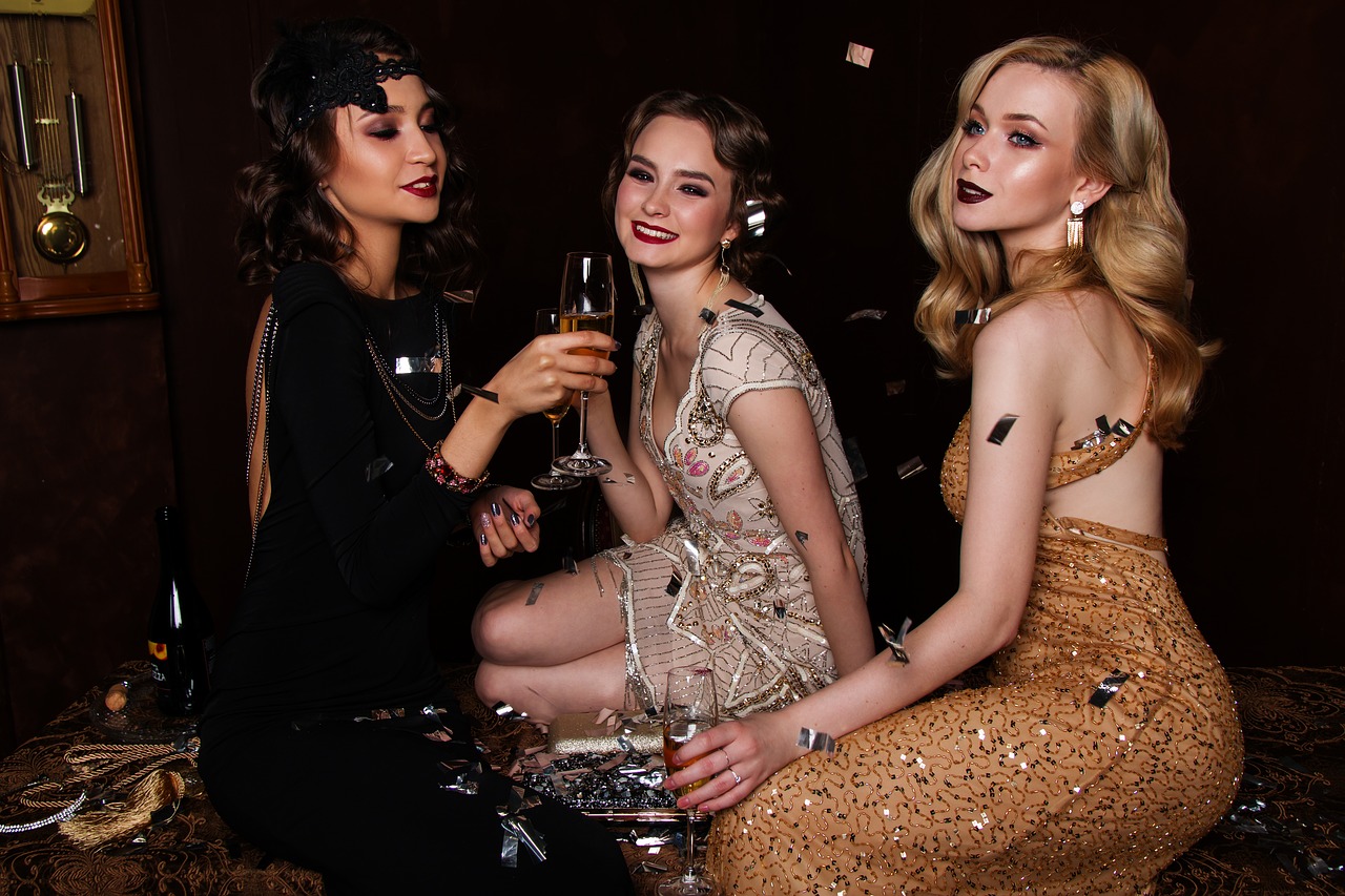 Step Back in Time – Sipping Vintage Elegance with Classic Cocktails photo